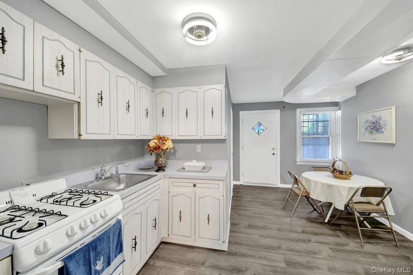 Income-Producing opportunity in Throggs Neck - Mother/Daughter - photo 8