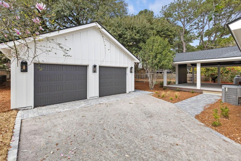Located in the highly desirable The Groves neighborhood of Mount - photo 3