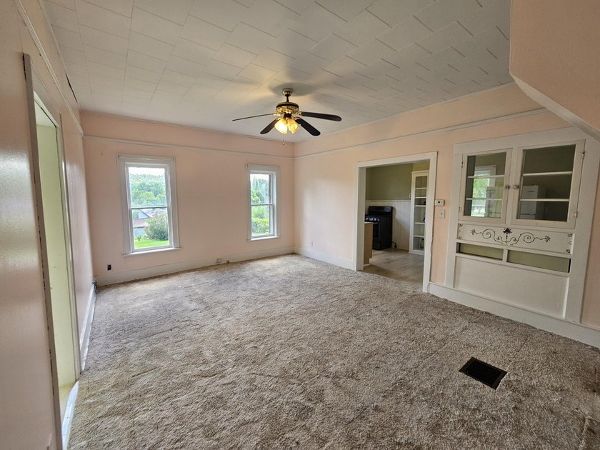 Here is a great investment opportunity on a spacious corner lot - photo 11