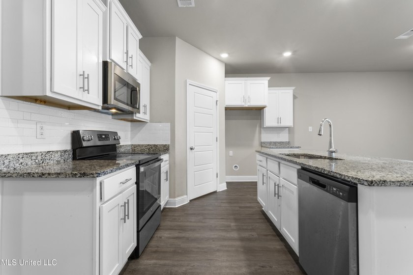 Situated on a premium corner lot in the sought-after Highlands - photo 12