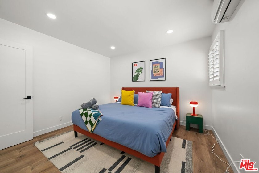 Welcome to 3037 Pacific Avenue, a design-forward Mid-Century - photo 13