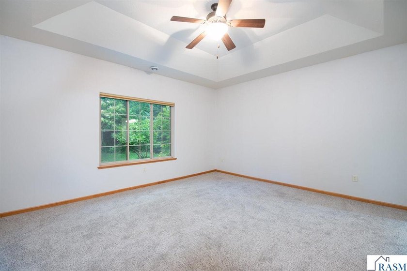 Welcome to this beautiful 3 bedroom, 2 bathroom patio home - photo 14