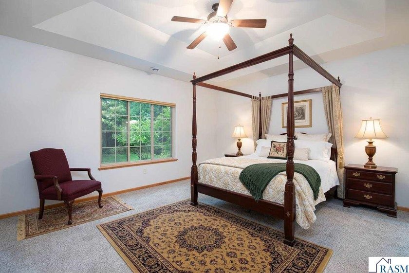 Welcome to this beautiful 3 bedroom, 2 bathroom patio home - photo 15