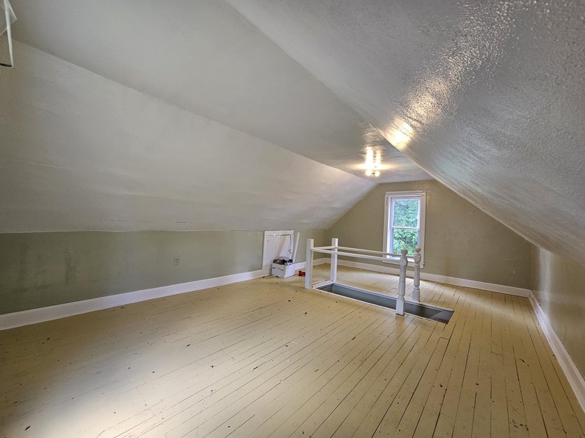 Here is a great investment opportunity on a spacious corner lot - photo 17
