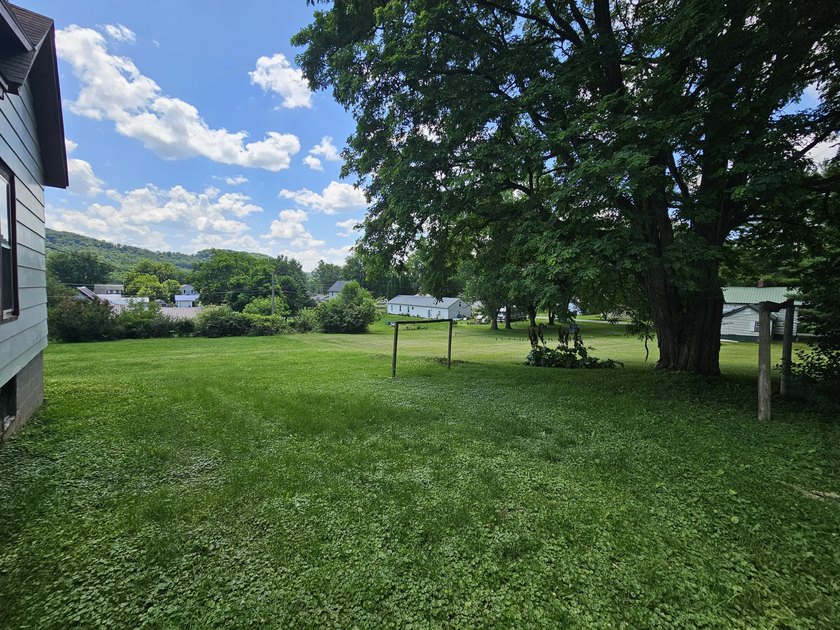 Here is a great investment opportunity on a spacious corner lot - photo 19