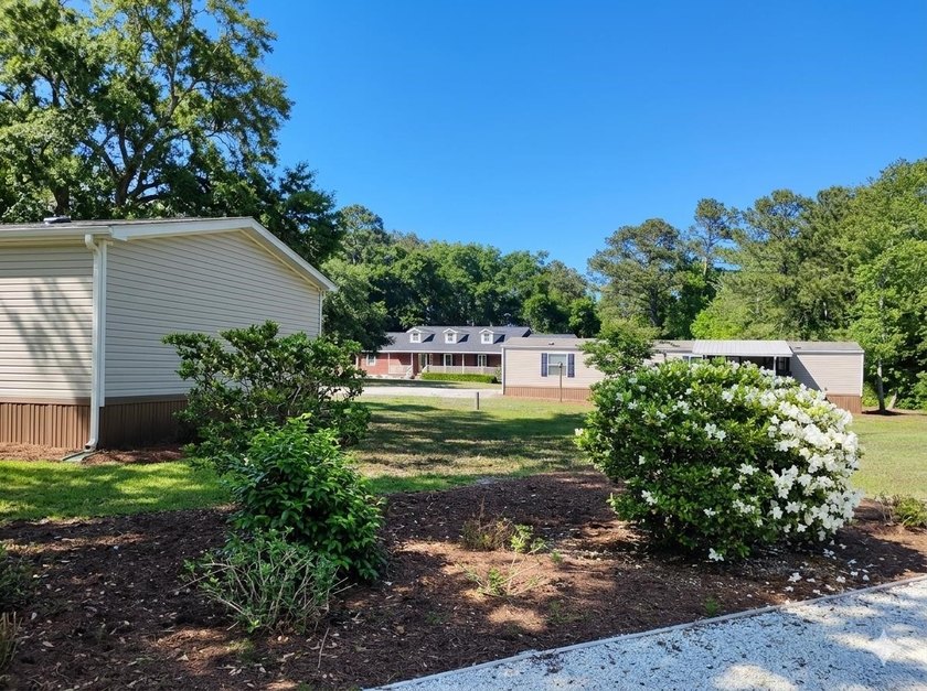 Your Private Wooded Retreat | Modern 3BR/2BA Manufactured home - photo 4