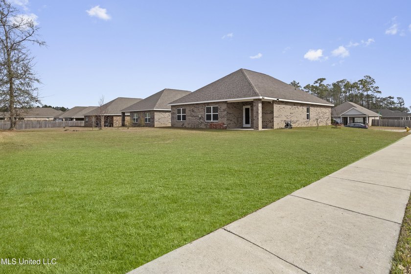 Situated on a premium corner lot in the sought-after Highlands - photo 34