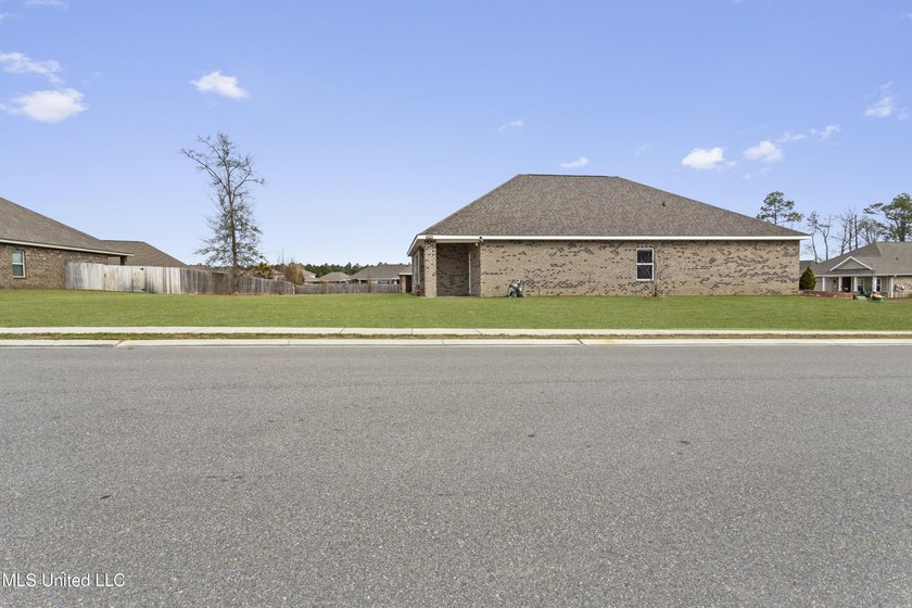 Situated on a premium corner lot in the sought-after Highlands - photo 35