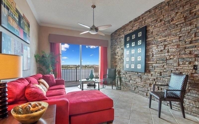 Gorgeous, Lower Penthouse condo in the charming Montecito in - photo 2
