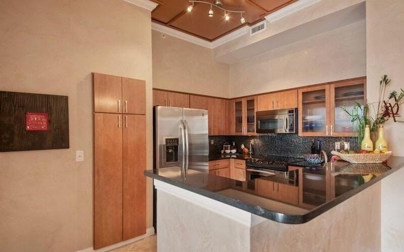 Gorgeous, Lower Penthouse condo in the charming Montecito in - photo 4