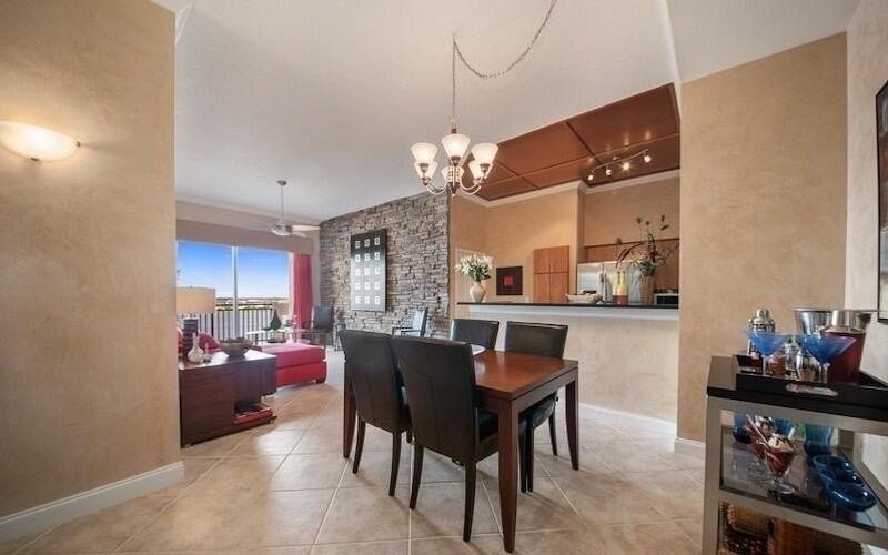 Gorgeous, Lower Penthouse condo in the charming Montecito in - photo 7