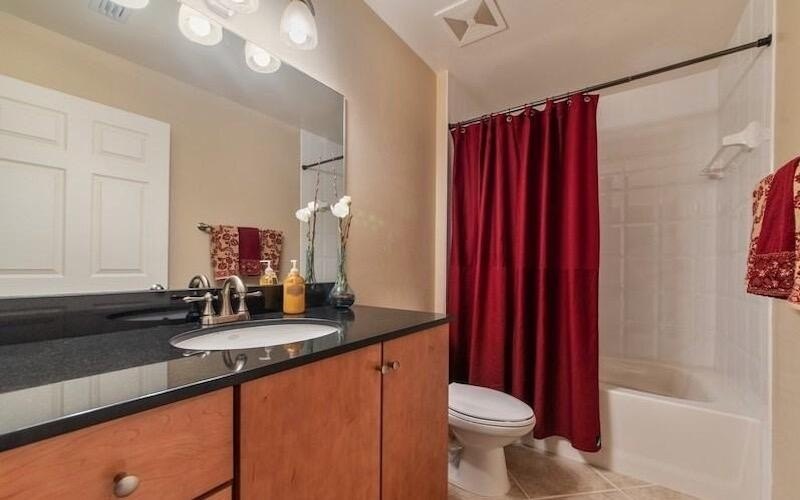 Gorgeous, Lower Penthouse condo in the charming Montecito in - photo 9