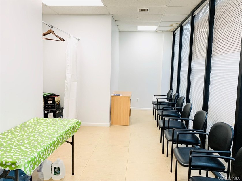 For Sale-Prime Community Facility space in the heart of Hushing! - photo 3