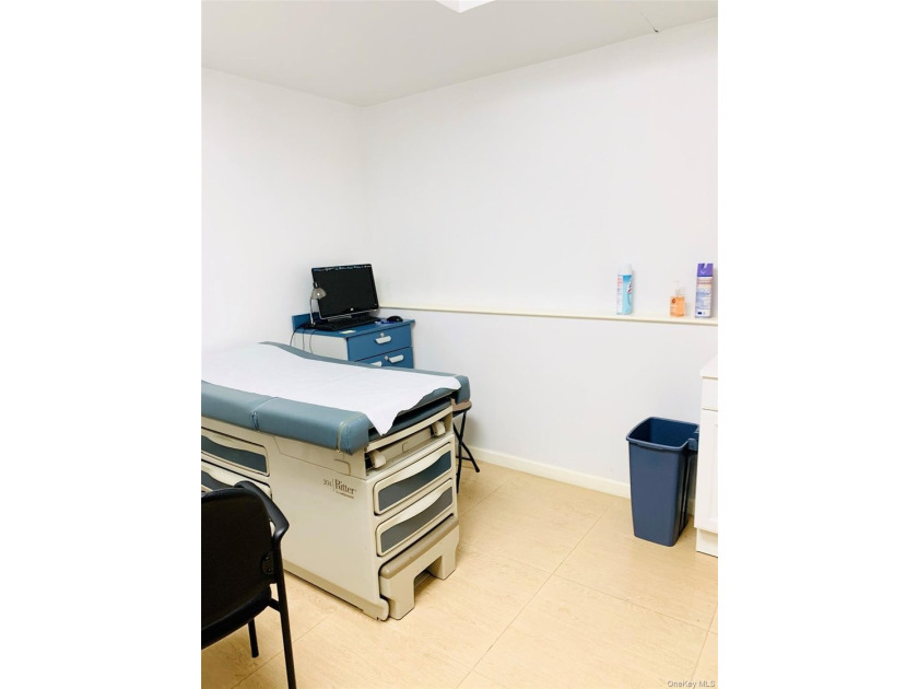 For Sale-Prime Community Facility space in the heart of Hushing! - photo 7
