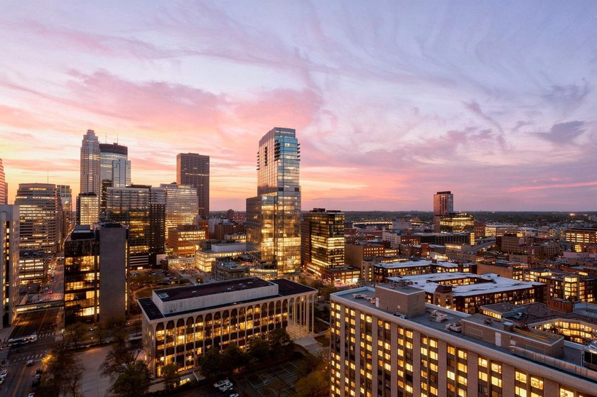 Move-in ready and beautifully updated, this River Towers condo - photo 3