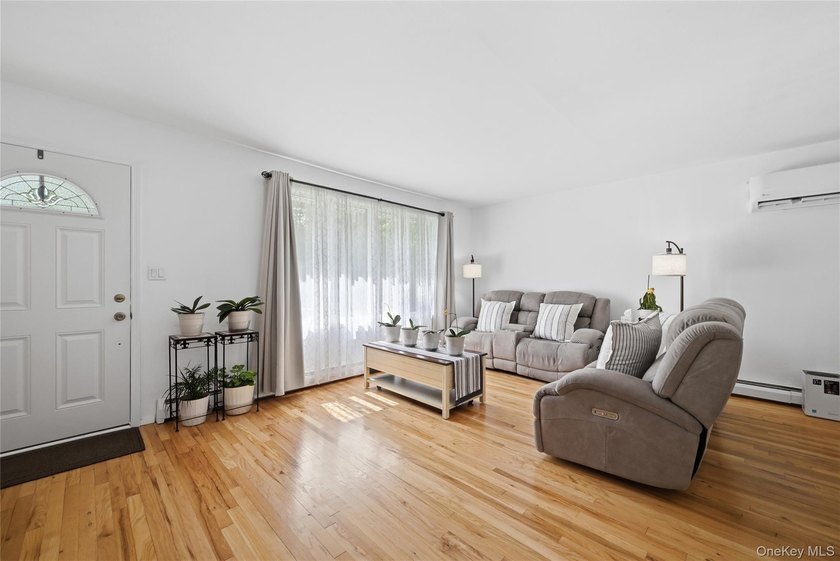 This pristine raised ranch may be just what you're loooking for! - photo 4