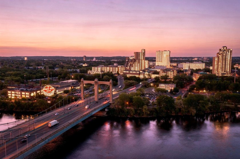 Move-in ready and beautifully updated, this River Towers condo - photo 5