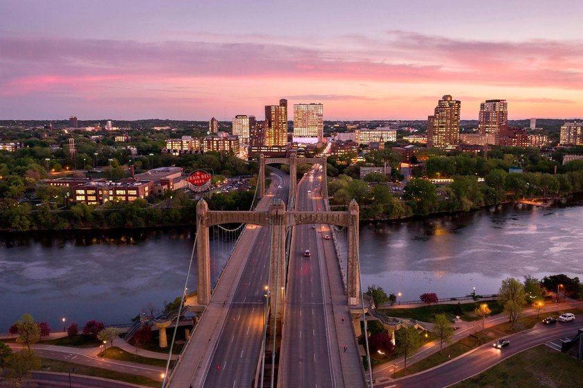 Move-in ready and beautifully updated, this River Towers condo - photo 6