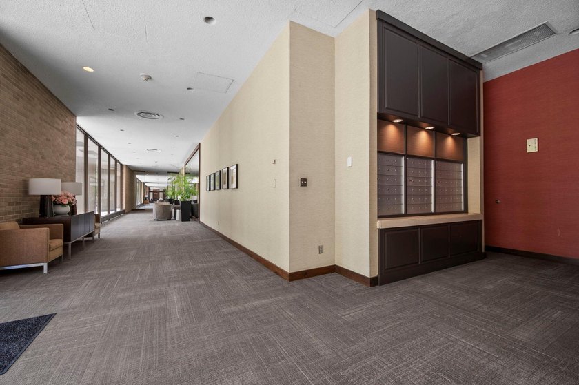 Move-in ready and beautifully updated, this River Towers condo - photo 9
