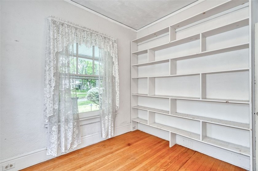 Welcome to Historic Seneca Parkway, also known as *Judges Row.* - photo 12