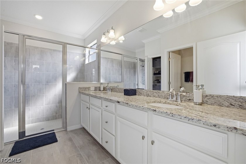 Experience luxury resort style living: built in 2019 and - photo 22