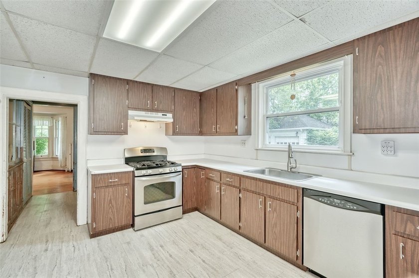 Welcome to Historic Seneca Parkway, also known as *Judges Row.* - photo 24