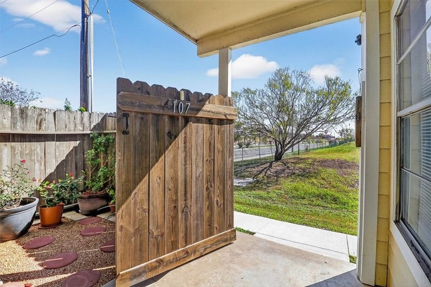 Pretty end unit offering extra privacy. Overlooks the old - photo 27