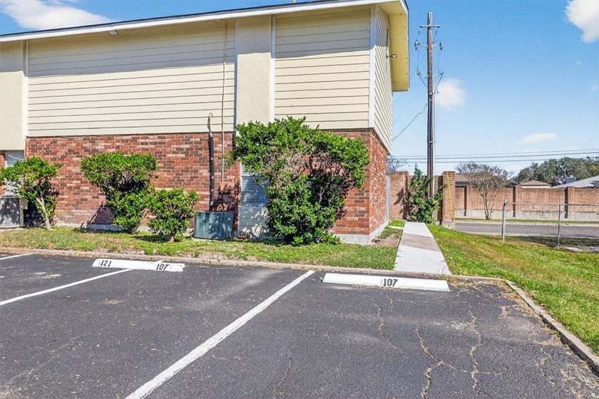 Pretty end unit offering extra privacy. Overlooks the old - photo 30