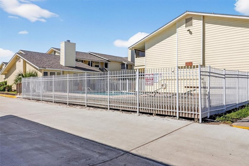 Pretty end unit offering extra privacy. Overlooks the old - photo 32