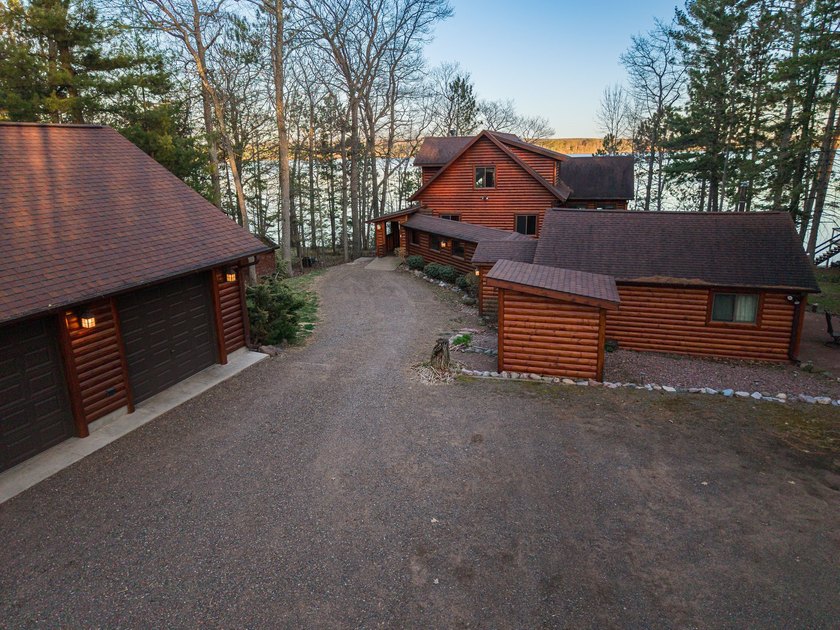 Experience the ultimate Northwoods retreat on the shores of Lac - photo 11