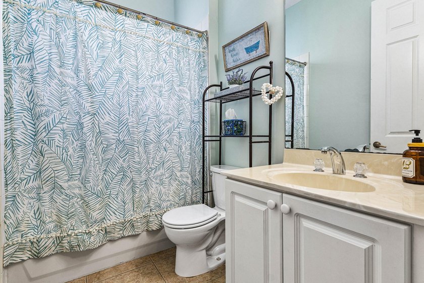 Welcome home to your spacious 4 bedroom, 3 bath home with a 2 - photo 12