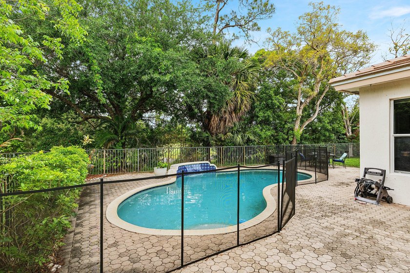 Welcome home to your spacious 4 bedroom, 3 bath home with a 2 - photo 17