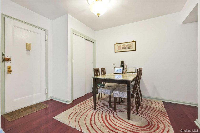 Beautifully renovated top-floor one-bedroom co-op in the heart - photo 8
