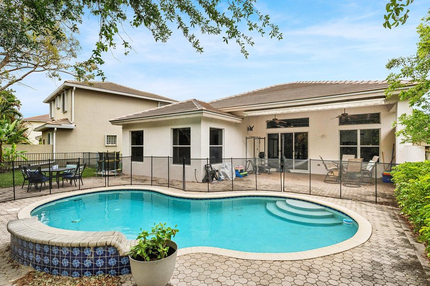 Welcome home to your spacious 4 bedroom, 3 bath home with a 2 - photo 20
