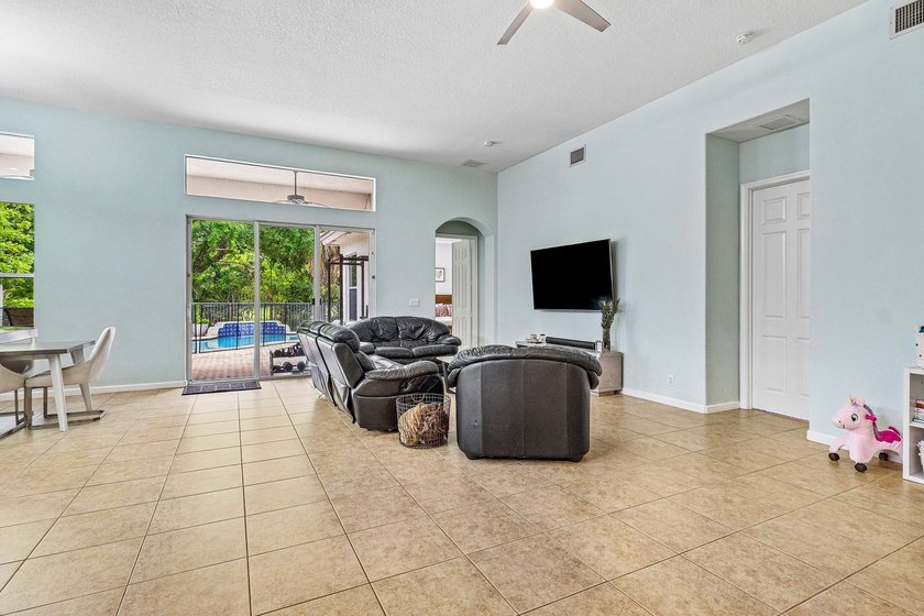 Welcome home to your spacious 4 bedroom, 3 bath home with a 2 - photo 29