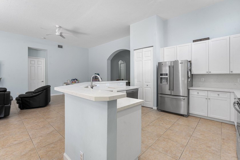 Welcome home to your spacious 4 bedroom, 3 bath home with a 2 - photo 30