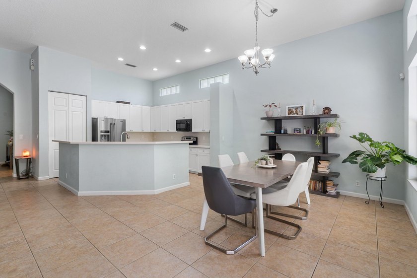 Welcome home to your spacious 4 bedroom, 3 bath home with a 2 - photo 31