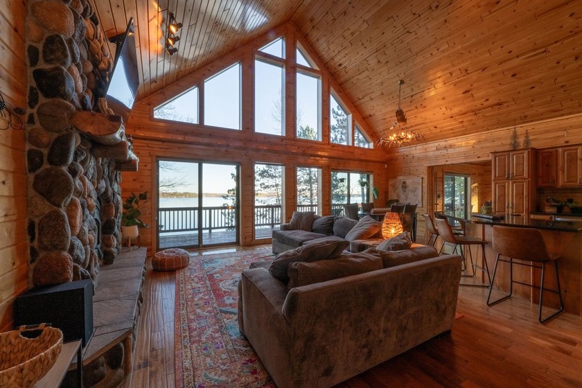 Experience the ultimate Northwoods retreat on the shores of Lac - photo 34