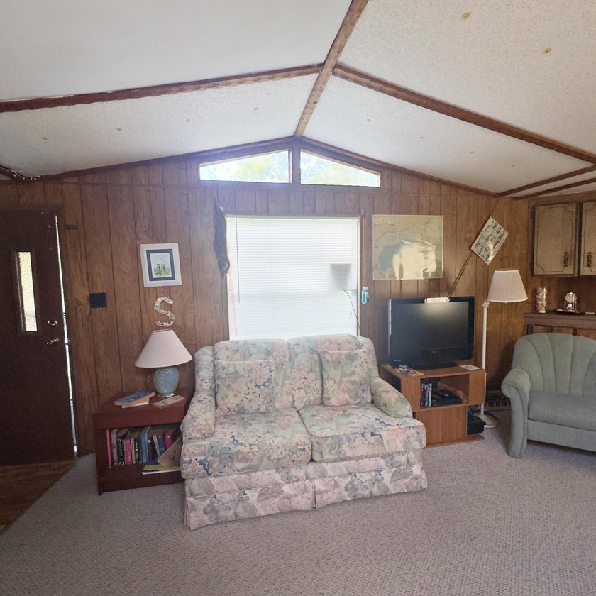 Investor, cash buyer, or renovation opportunity in Navarre! - photo 8