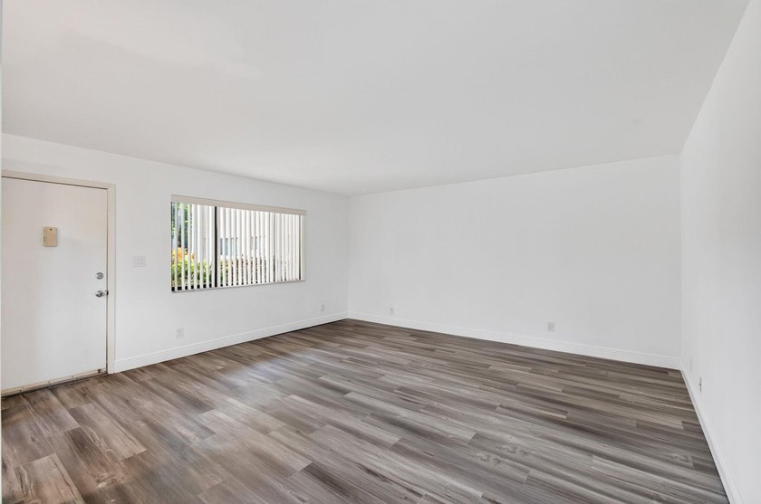 Welcome to easy living in the highly sought-after 55+ community - photo 12
