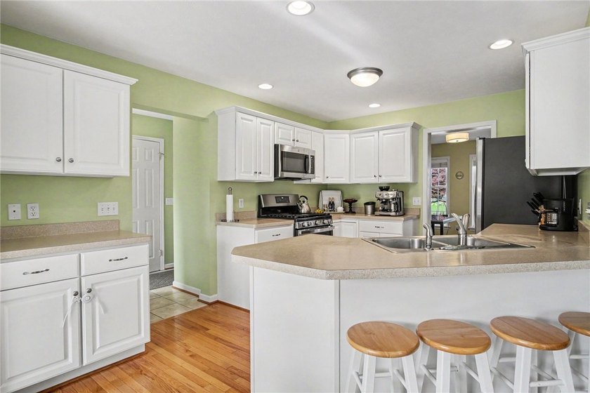Welcome to this beautifully maintained Colonial in the heart of - photo 13