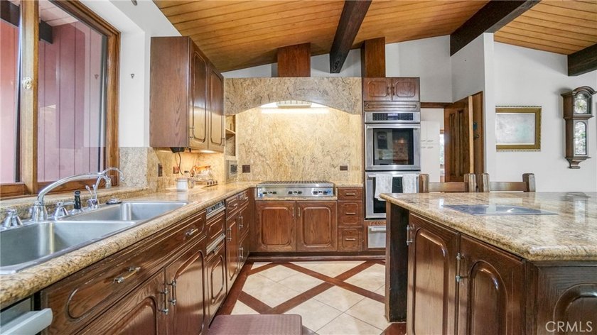 Behind private gates in Malibu, this elegant 3,448 sq ft - photo 14