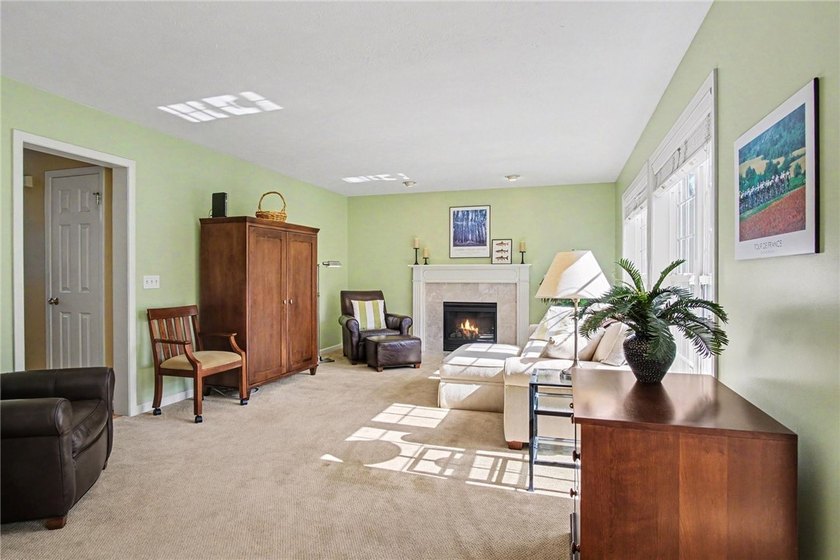 Welcome to this beautifully maintained Colonial in the heart of - photo 15