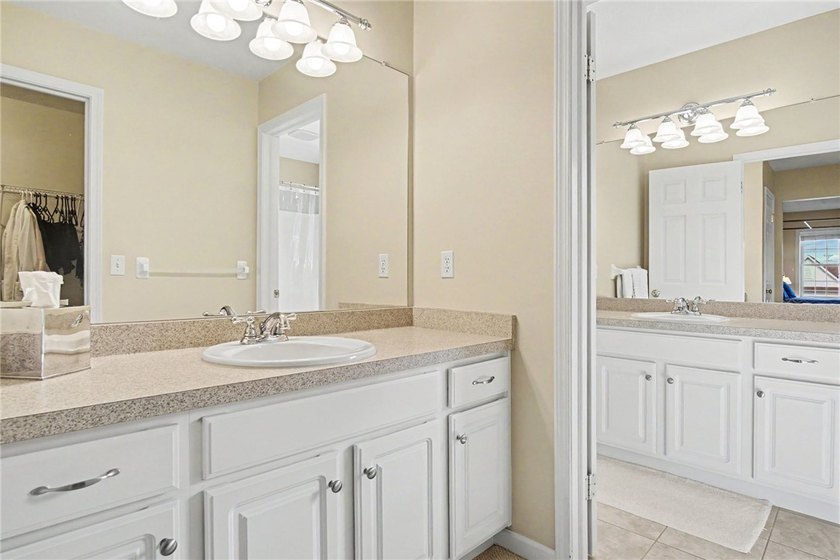 Welcome to this beautifully maintained Colonial in the heart of - photo 20