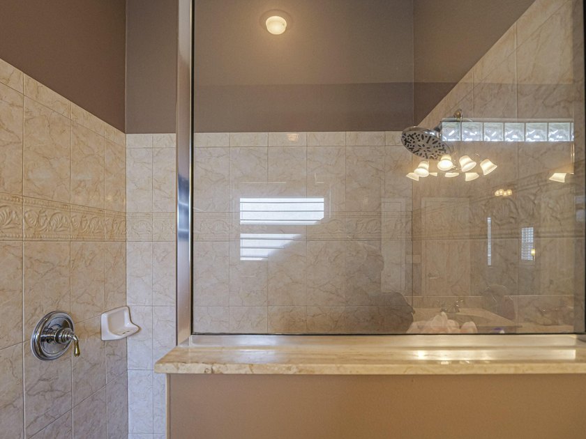Must-see beautiful 4BR/3BA/2-car garage home with office - photo 22