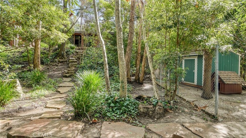 Behind private gates in Malibu, this elegant 3,448 sq ft - photo 24