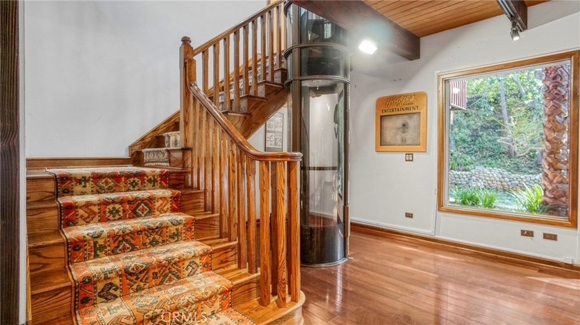 Behind private gates in Malibu, this elegant 3,448 sq ft - photo 26
