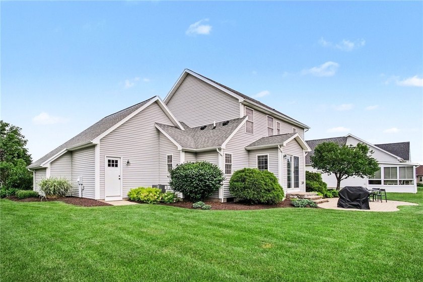 Welcome to this beautifully maintained Colonial in the heart of - photo 28