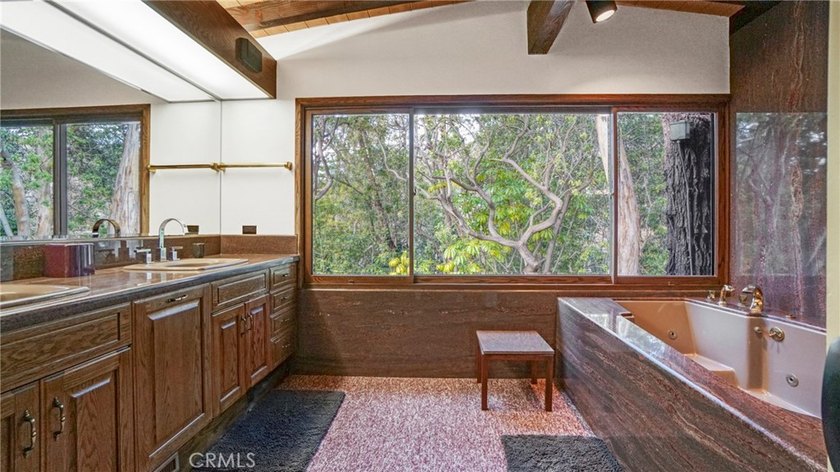 Behind private gates in Malibu, this elegant 3,448 sq ft - photo 32