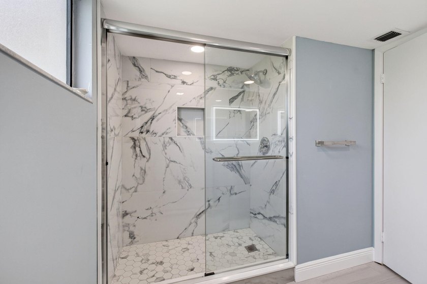 Welcome to easy living in the highly sought-after 55+ community - photo 34